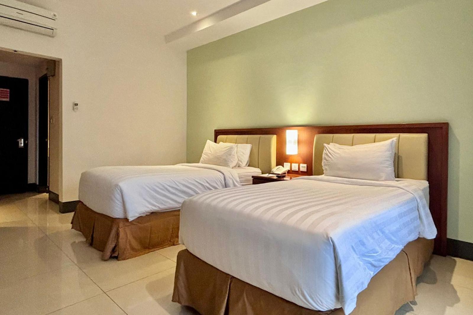 Thong's Inn Hotel Kualanamu Medan Bagian luar foto