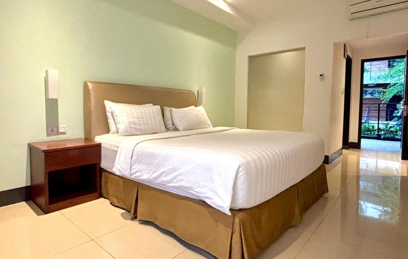 Thong's Inn Hotel Kualanamu Medan Bagian luar foto